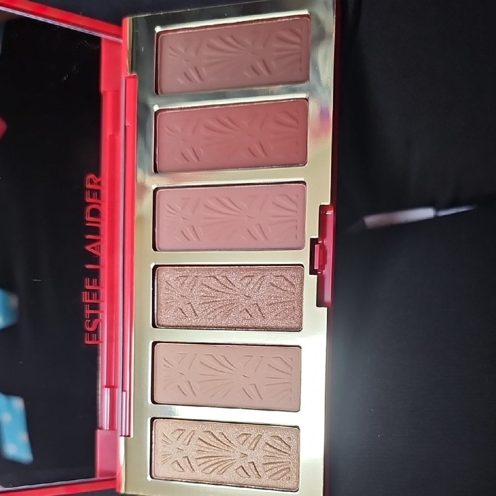 Estee Lauder Blush Palette - Pink and Tan Hues